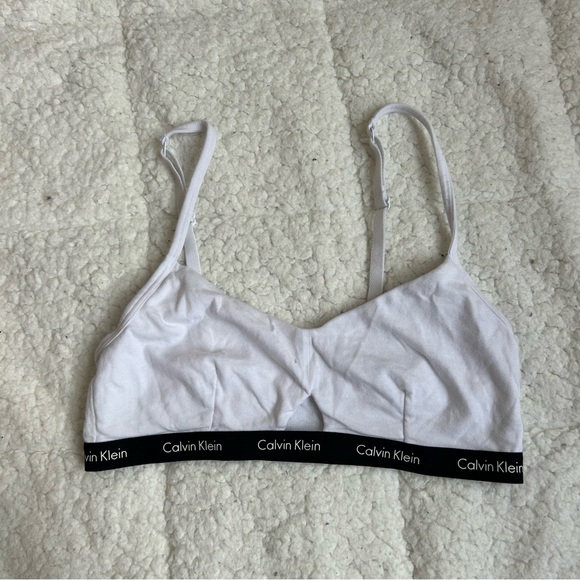 Calvin Klein Other - CALVIN KLEIN White Sporty Bralette with Elastic Band